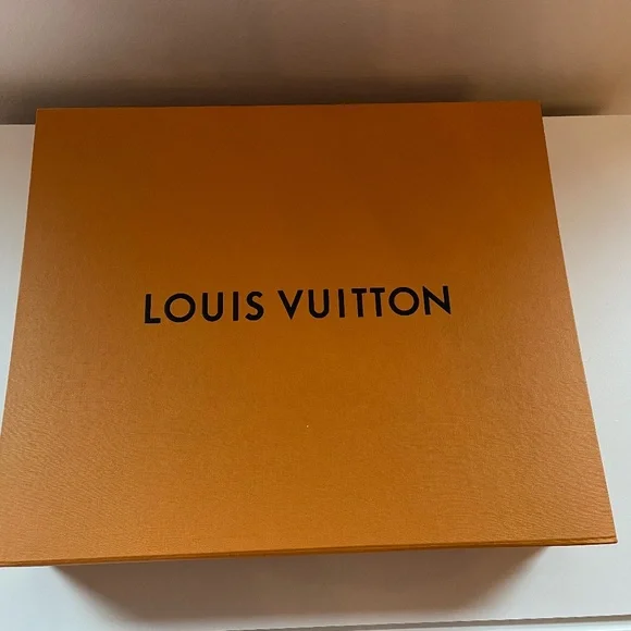 NEW & RARE Black Louis Vuitton Simply Scarf - original packaging